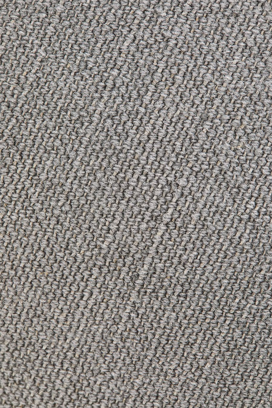 Gros plan du tissu gris chiné du canapé Grace, tissage en chevrons serré.