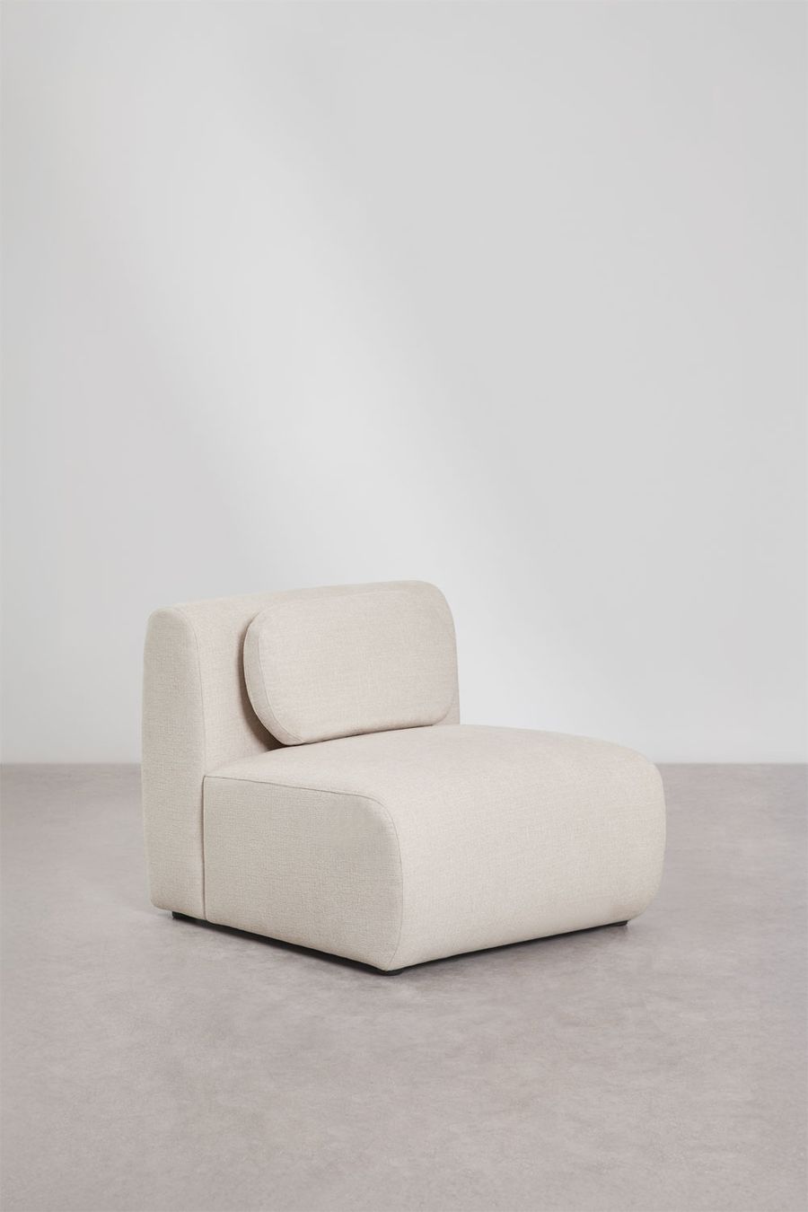 Module central sans accoudoir du canapé Coquette beige crème avec un coussin de dossier.