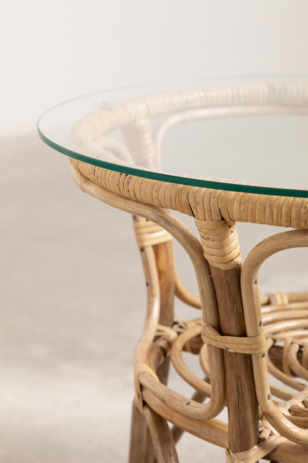 Runder Beistelltisch aus Rattan und Glas (Ø50 cm) Maast SKLUM