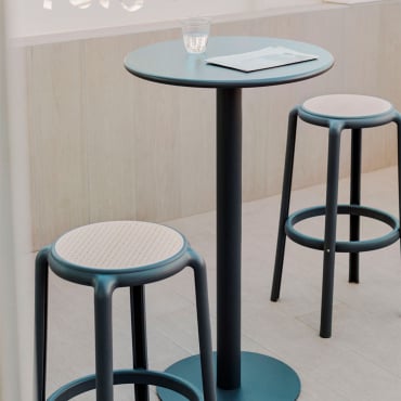 Rundes Stehtisch-set Ø60 Cm Mizzi Und 2 Hohe Gartenhocker Aus Metall Omara Grau Graphit - Sklum
