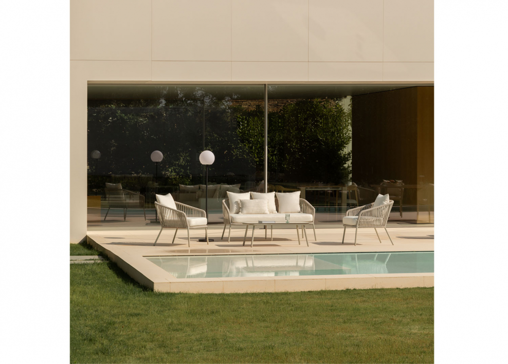 Gartenset mit 2-Sitzer-Sofa, 2 Sesseln aus geflochtener Schnur und Couchtischen Arhiza