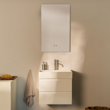 Badezimmerset Aus Holz Und Eschenfurnier Mit Integriertem Waschbecken Ona Weiss & Rechteckiger Anti-beschlag Spiegel Mit Led 60x90 Cm Kirvex - Sklum