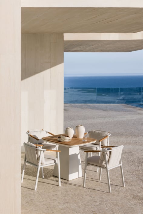 Set aus quadratischem Tisch 90x90 cm aus Aluminium und Inkeri-Teakholz und 4 Gartenstühlen aus Aluminium und Yervin-Bouclé-Stoff