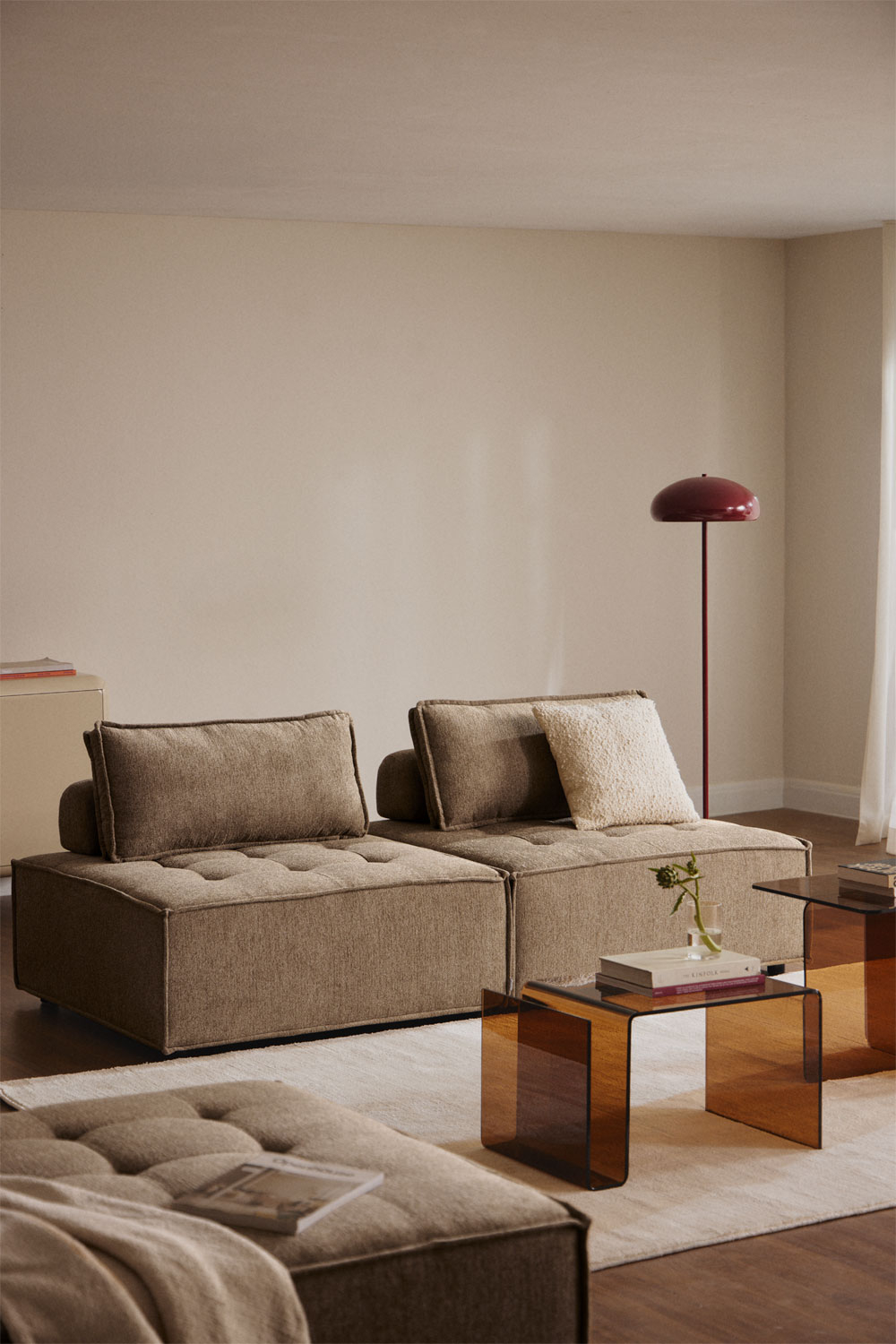 Holzsofas | Designs mit Bezügen aus Chenille, Leinen und Bouclé