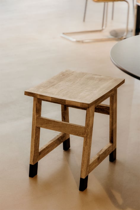 Niedriger Hocker aus Mangoholz und schwarzen Beinen Pid