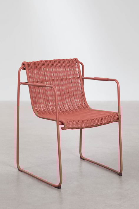 Stapelbarer Esszimmerstuhl mit Armlehnen aus synthetischem Rattan und Stahl Revia - Terracotta