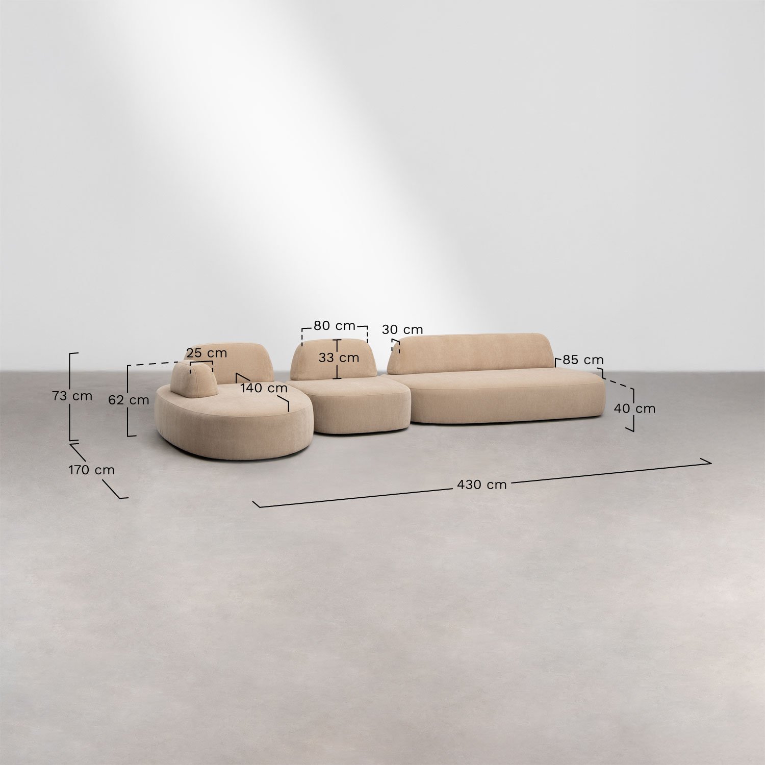 Modulares Ecksofa mit linker Chaiselongue, 3-teilig, mit Eckmodul und gepolstertem Pouf Giorgia, MA&szlig;E