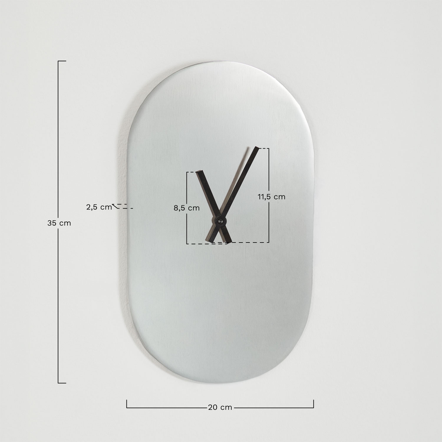 Oval Wanduhr 35x20 cm aus Edelstahl Daffiel, MA&szlig;E