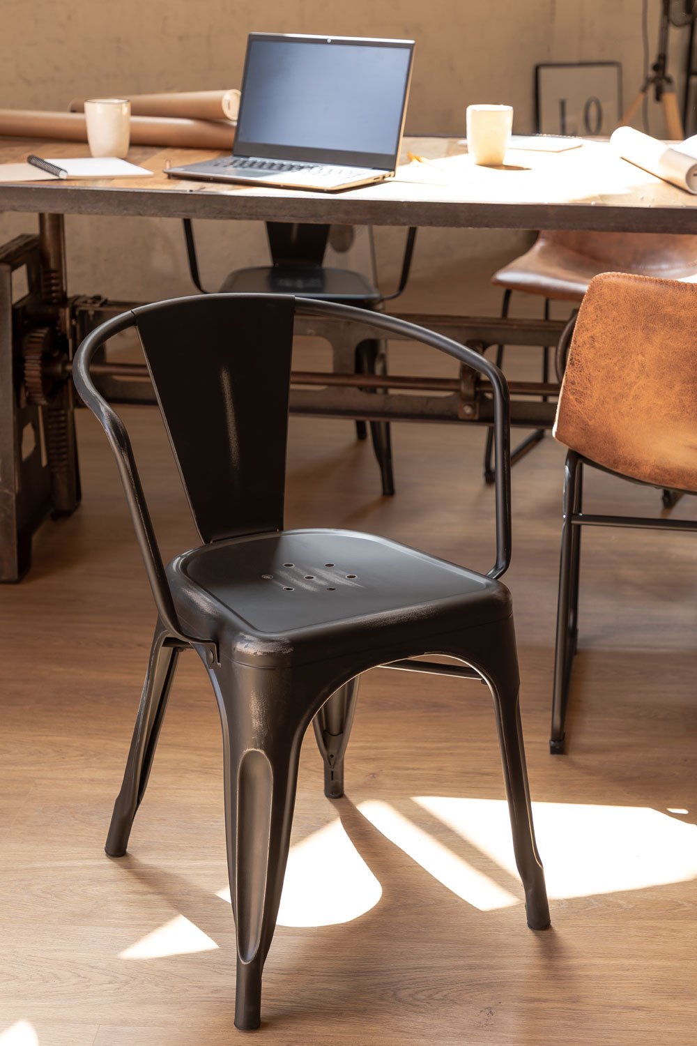 Stapelbarer Stuhl mit Armlehnen LIX Vintage, Galeriebild 1
