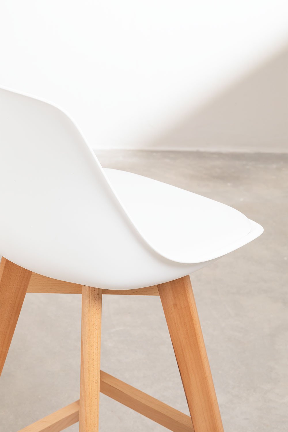 2er-Pack Barhocker 75 cm aus Buchenholz Polypropylen und weißem Kunstleder Nordic Edition, Galeriebild 5