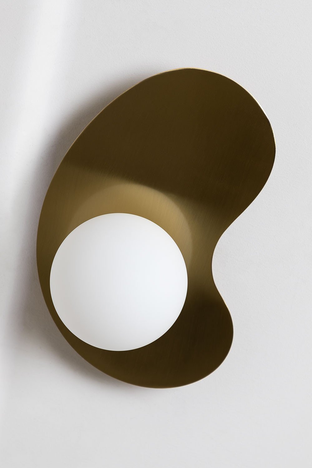 Wandleuchte aus Eisen mit Travis-Glaskugel, Galeriebild 4