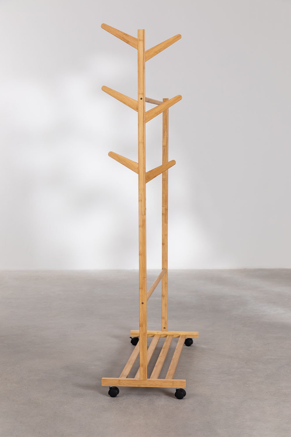 Bogart Garderobe aus Bambus mit Rollen, Galeriebild 3