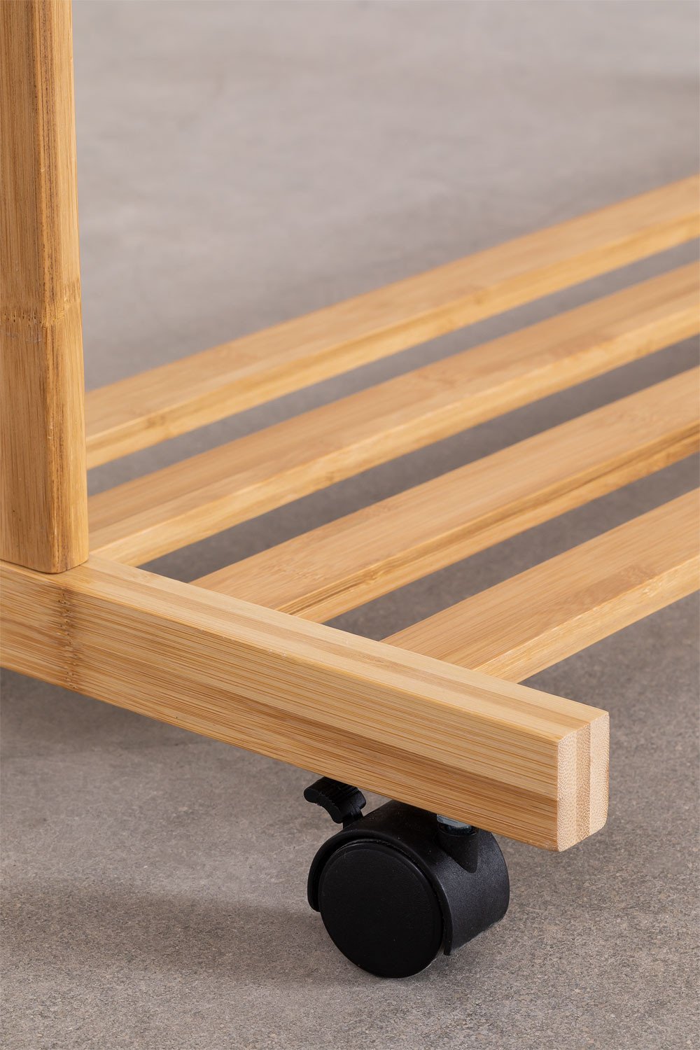 Bogart Garderobe aus Bambus mit Rollen, Galeriebild 7