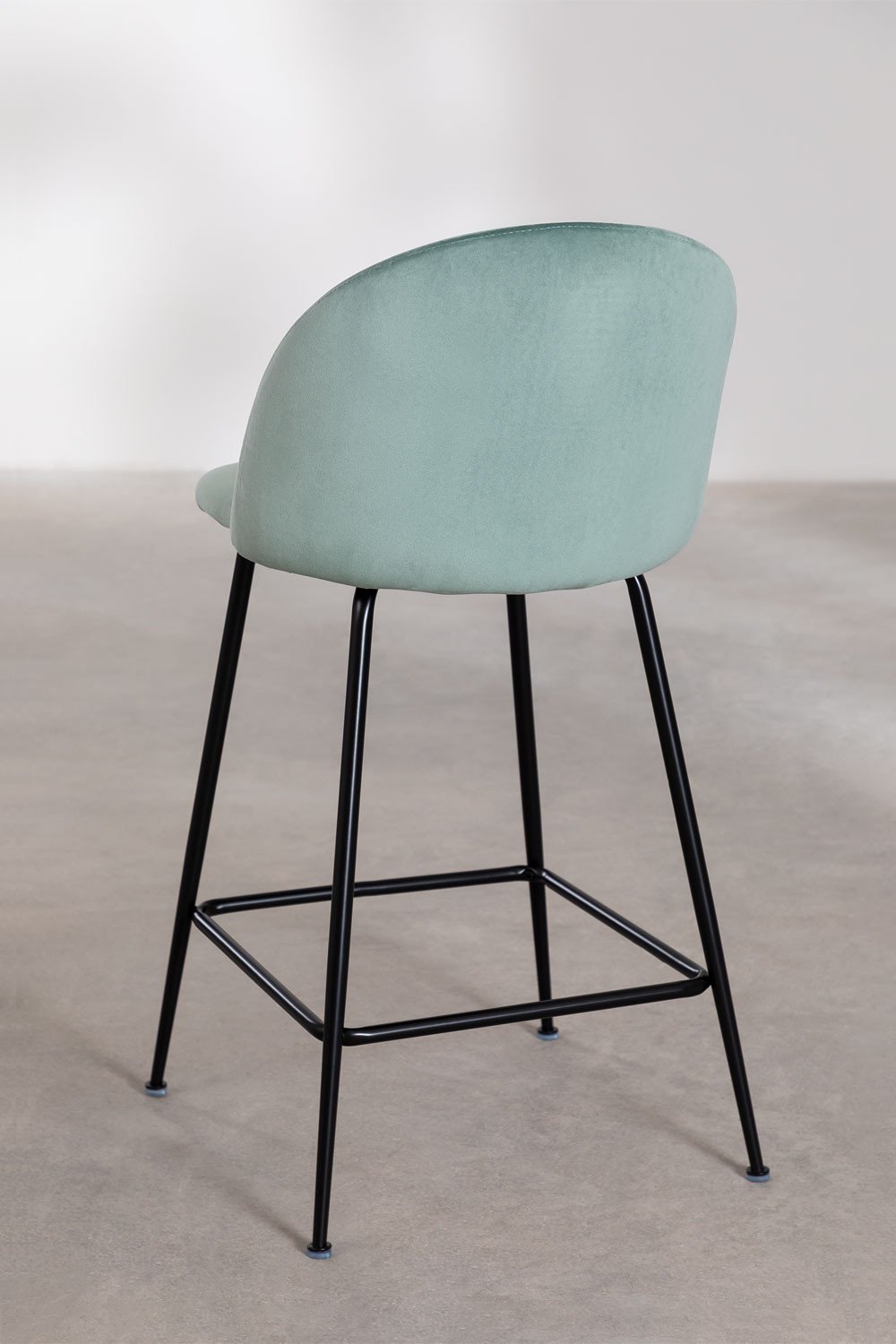 Barhocker 65 cm aus tannengrünem Samt und schwarzen Beinen Kana Design, Galeriebild 4