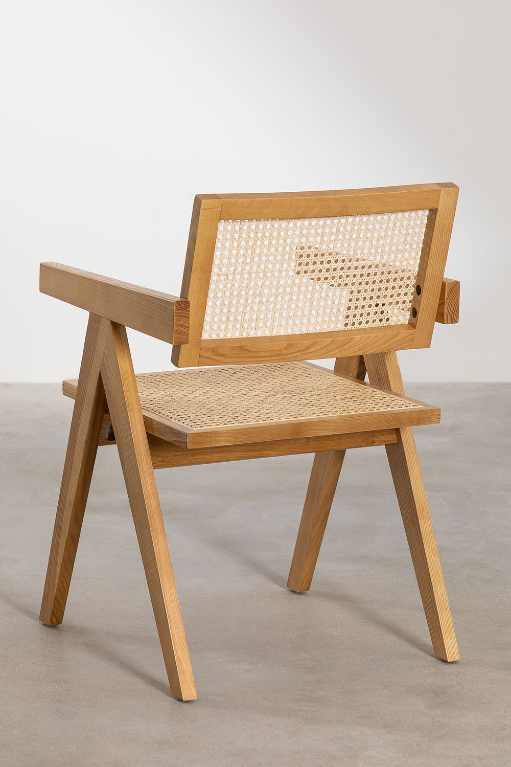 Set aus rundem MDF-Esstisch (Ø140 cm) Pleven und 4 Stühlen mit Armlehnen im Lali-Stil aus Eschenholz und Rattan, Galeriebild 8