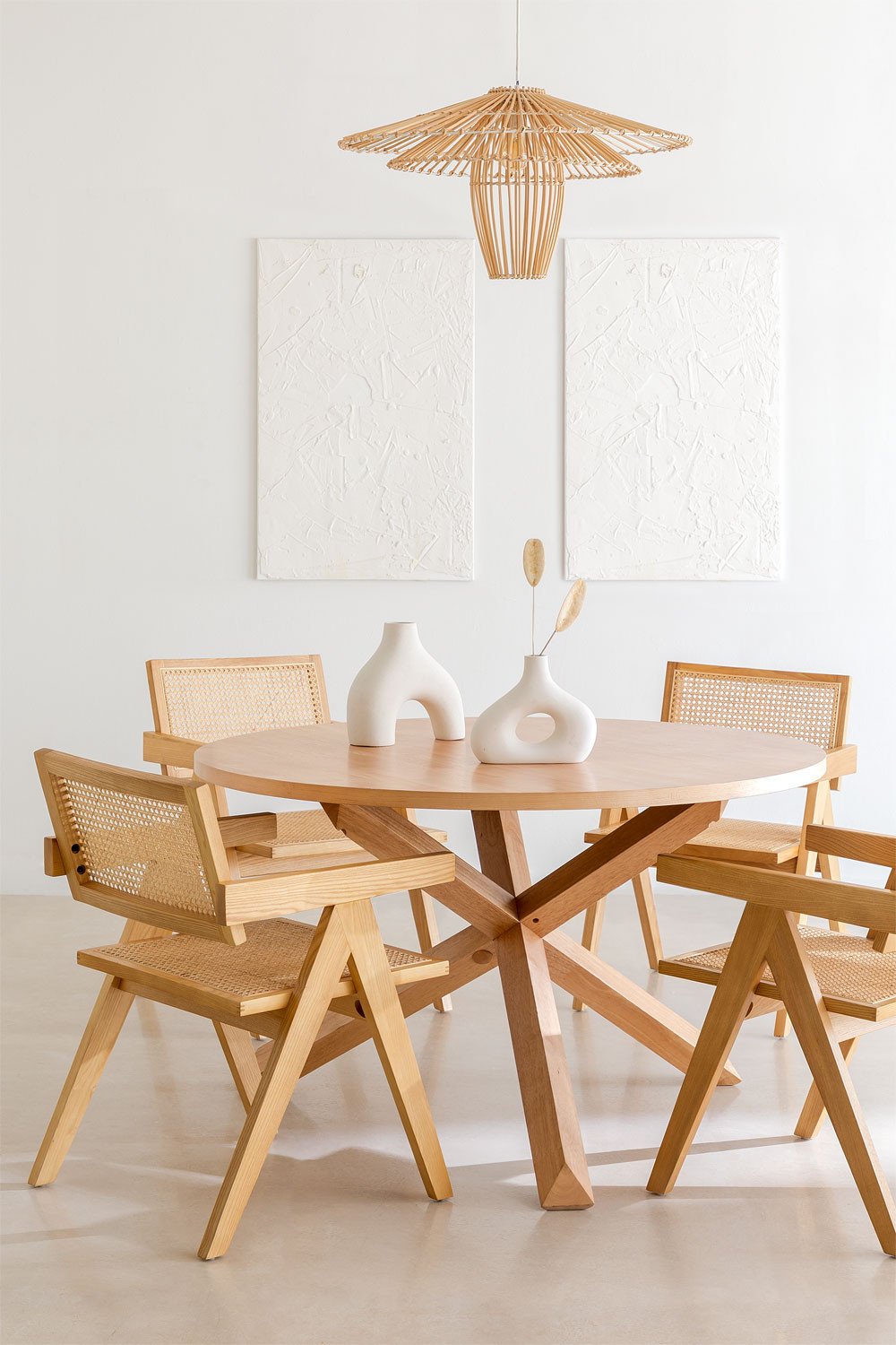 Rundes Mieren-Esstisch-Set (Ø120 cm) und 4 Stühle mit Armlehnen im Lali Style aus Eschenholz und Rattan, Galeriebild 1