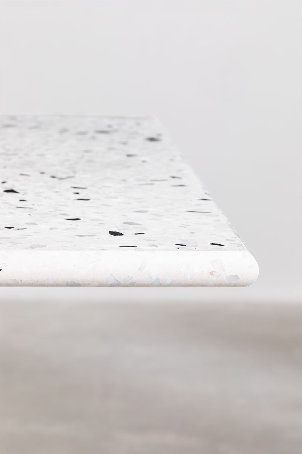 Quadratischer Bistrotisch aus Terrazzo (60x60 cm) Dolce, Galeriebild 3