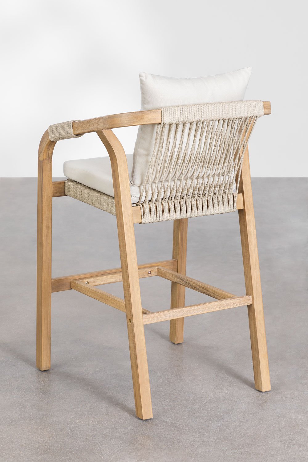 Set aus rechteckigem Stehtisch (160x90 cm) und 4 Barhockern aus Akazienholz Dubai, Galeriebild 8