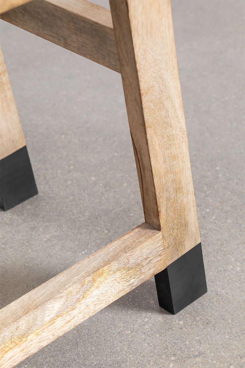 Niedriger Hocker aus Mangoholz und schwarzen Beinen Pid, Galeriebild 6