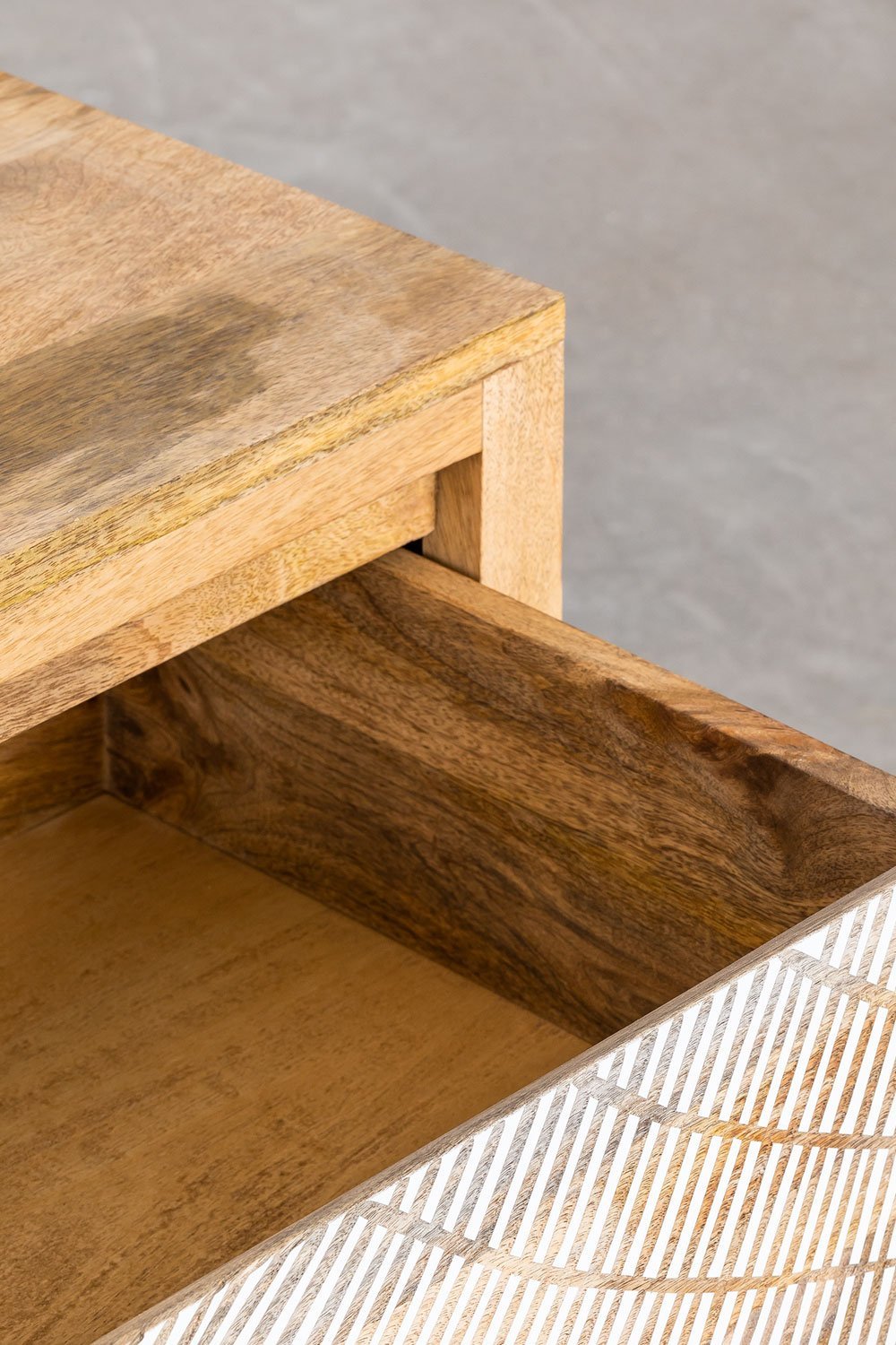 Kommode aus Mangoholz von Doreliya           , Galeriebild 5