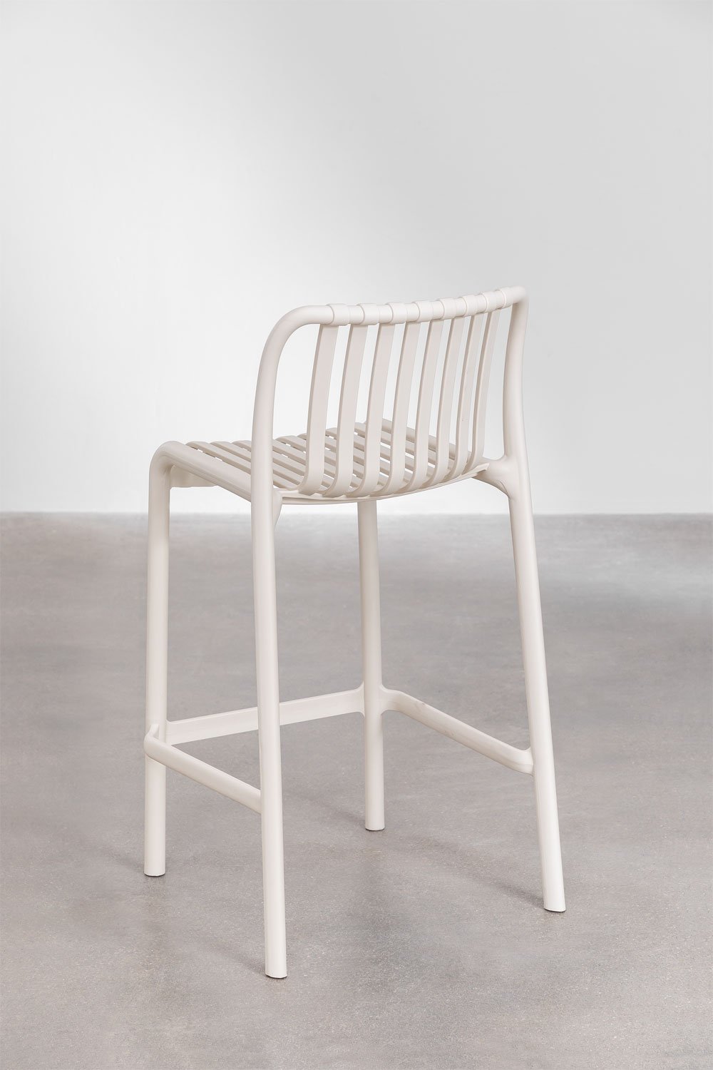 Garten Barhocker 65 cm stapelbar aus beigem Polypropylen Tapioka Wendell, Galeriebild 5