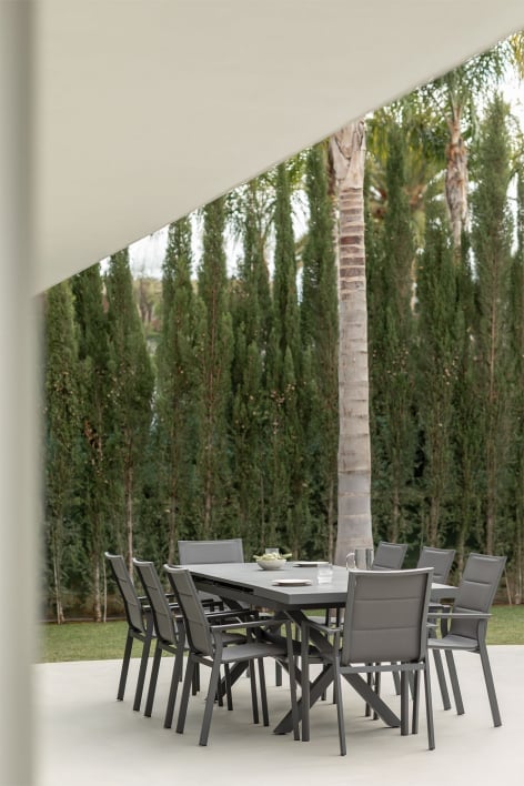 Set aus ausziehbarem rechteckigem Tisch (180–240 x 90 cm) und 8 stapelbaren Aluminium-Gartenstühlen Karena
