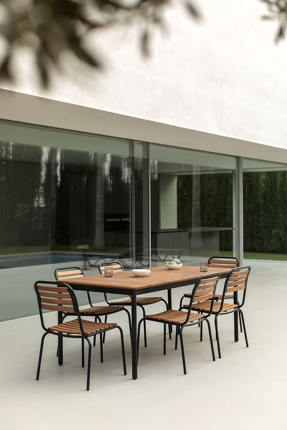 Rechteckiges Tischset (160 x 90 cm) und 6 stapelbare Gartenstühle aus Stahl und Akazie Artus, Galeriebild 1