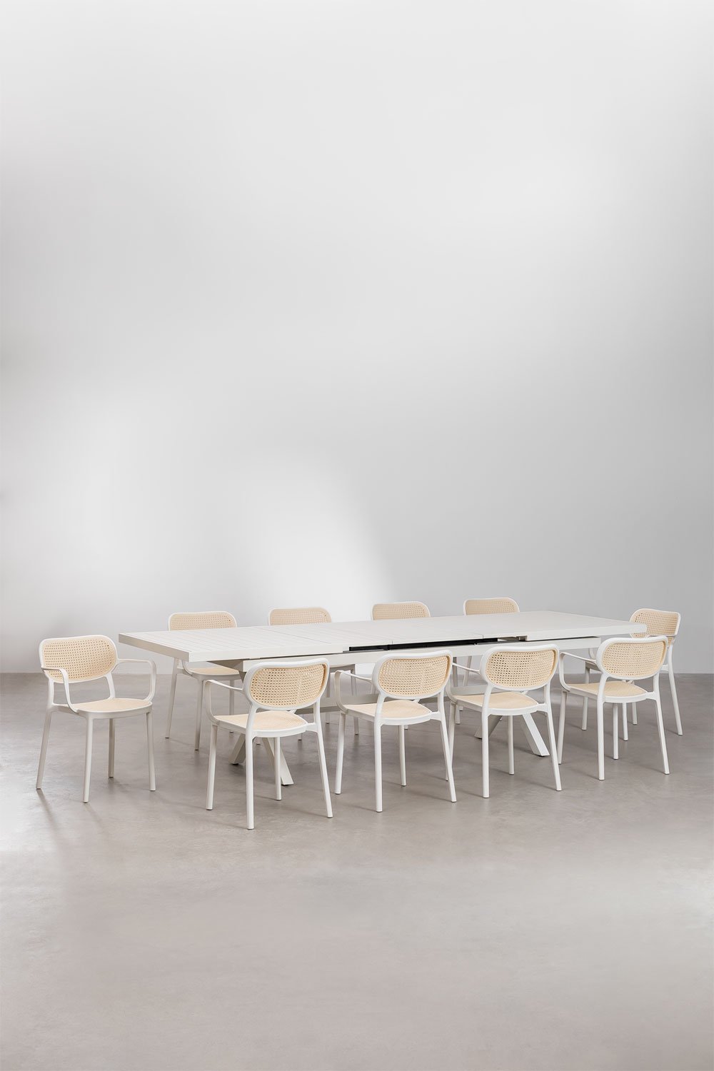 Set aus ausziehbarem rechteckigem Aluminium-Gartentisch (240–300 x 100 cm) Karena und 10 Gartenstühlen mit Armlehnen Omara, Galeriebild 1