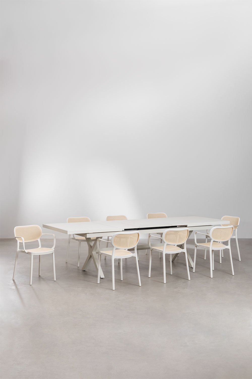 Set aus ausziehbarem rechteckigem Aluminium-Gartentisch (240–300 x 100 cm) Karena und 8 Gartenstühlen mit Armlehnen Omara, Galeriebild 1