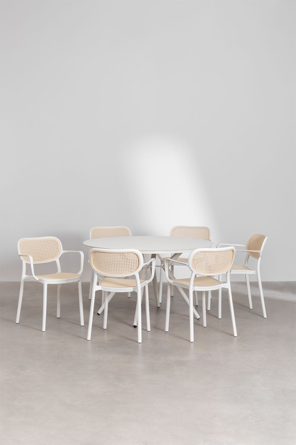 Set aus rundem Aluminiumtisch (Ø126 cm) Valerie und 6 Gartenstühlen mit Armlehnen Omara, Galeriebild 1