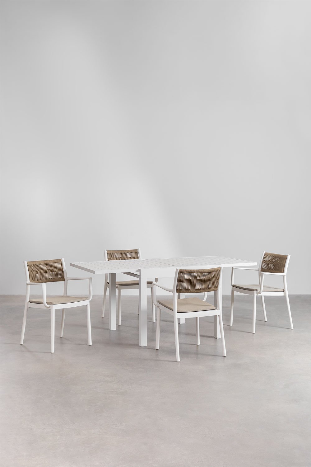 Set aus ausziehbarem rechteckigem Aluminiumtisch von Starmi (90–180 x 90 cm) und 4 stapelbaren Gartenstühlen von Favila mit Arml, Galeriebild 1