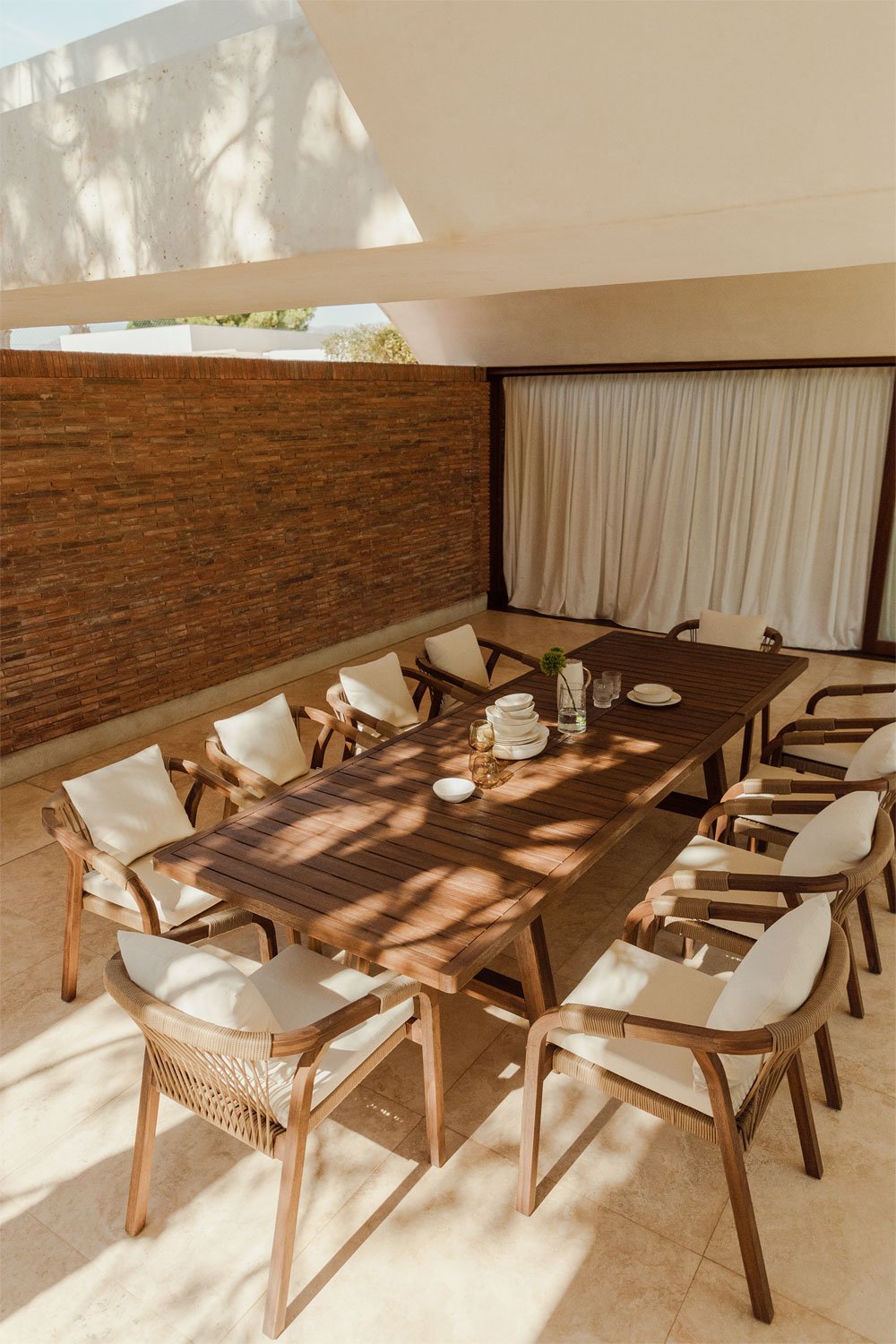 Rechteckiger ausziehbarer Gartentisch aus Akazienholz (200–300 x 100 cm) Dubai, Galeriebild 1