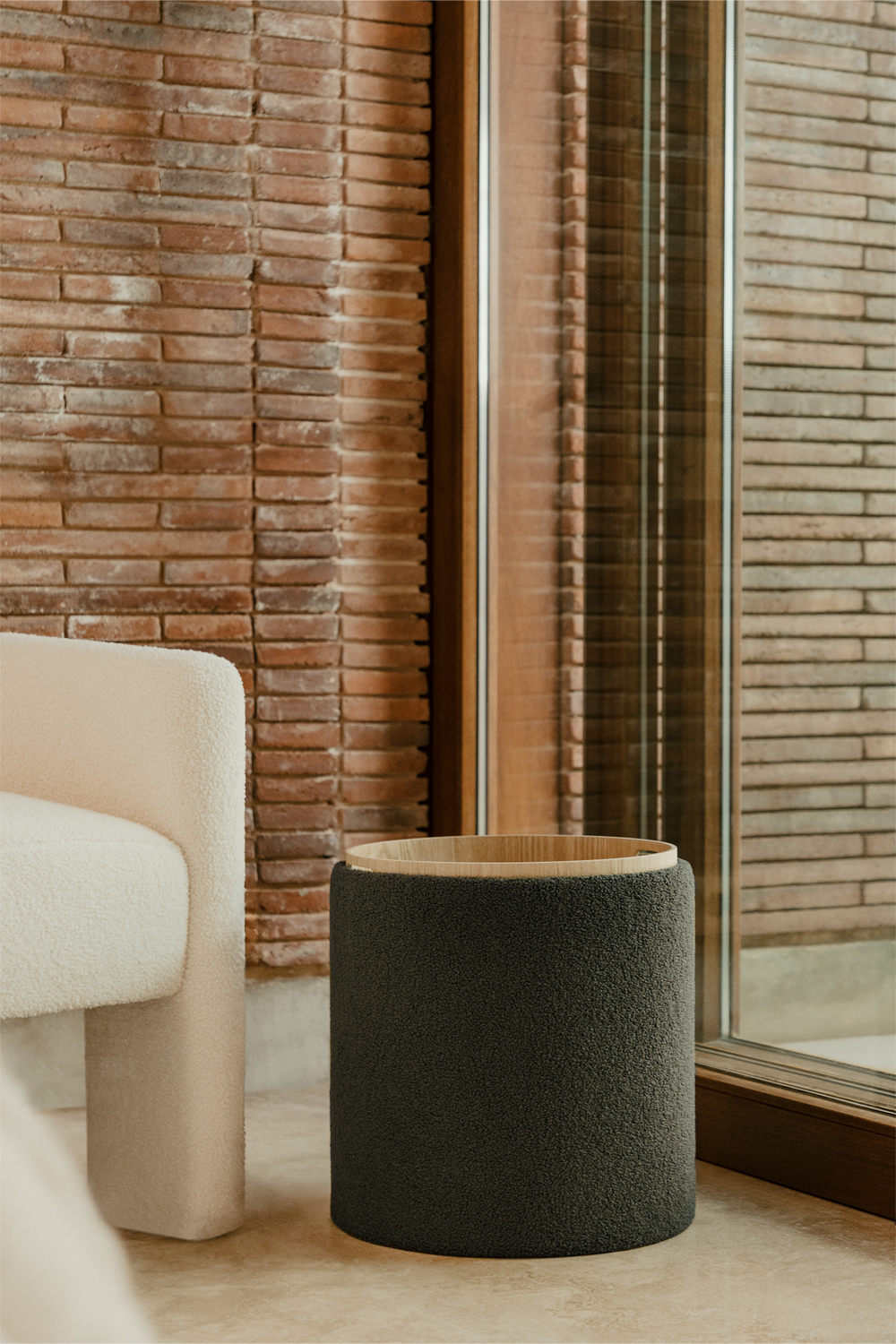 Pouf mit Tablett und Aufbewahrung in Chenille Ø39 cm Berkeleni SKLUM