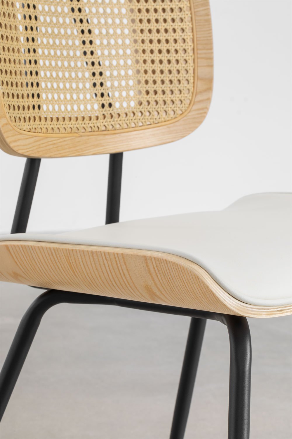 Packung mit 2 Esszimmerstühlen aus Holz, Rattan und Kunstleder Raysa, Galeriebild 6