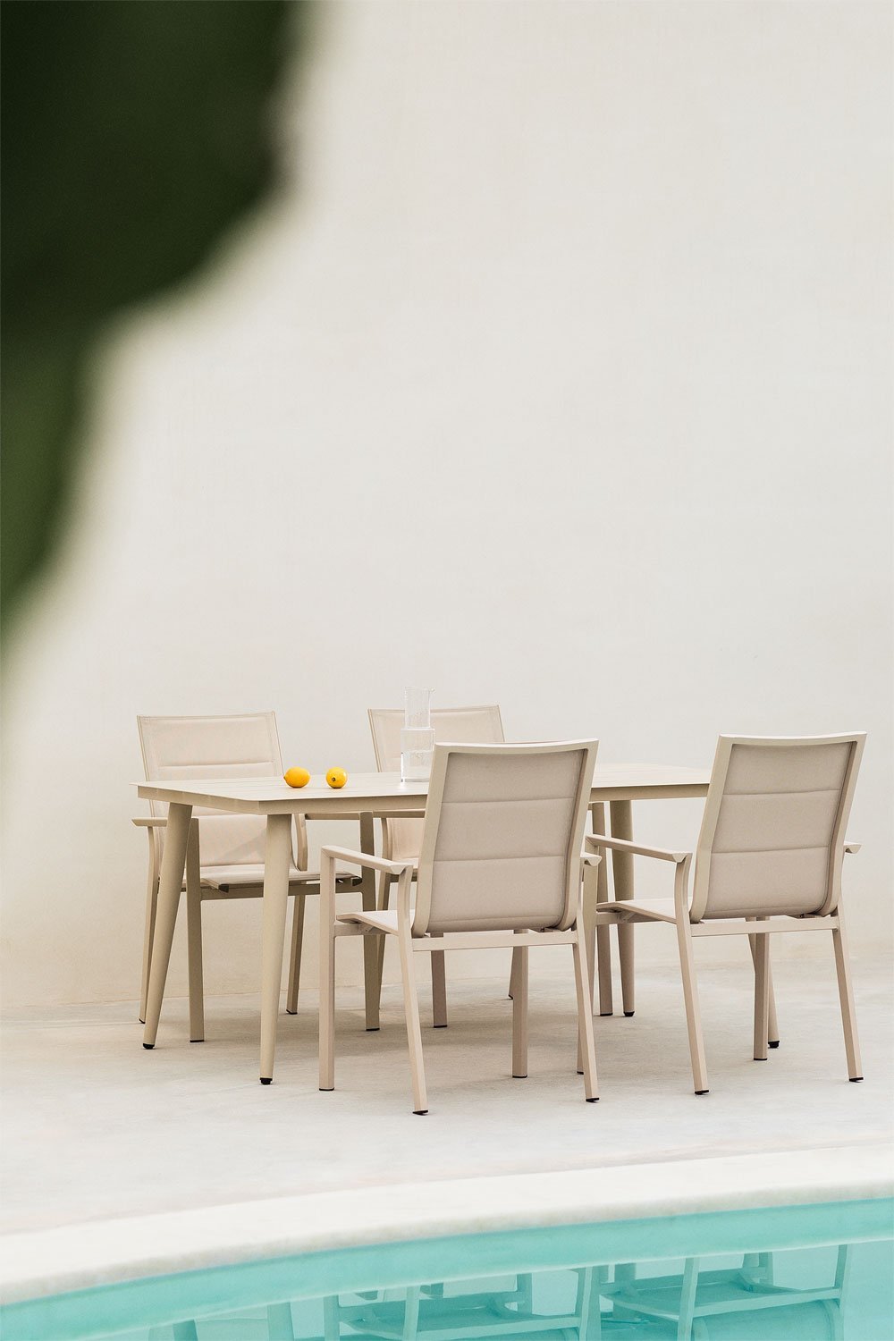 Set aus rechteckigem Kevan-Tisch (160 x 90 cm) und 4 stapelbaren Gartenstühlen aus Karena-Aluminium, Galeriebild 1