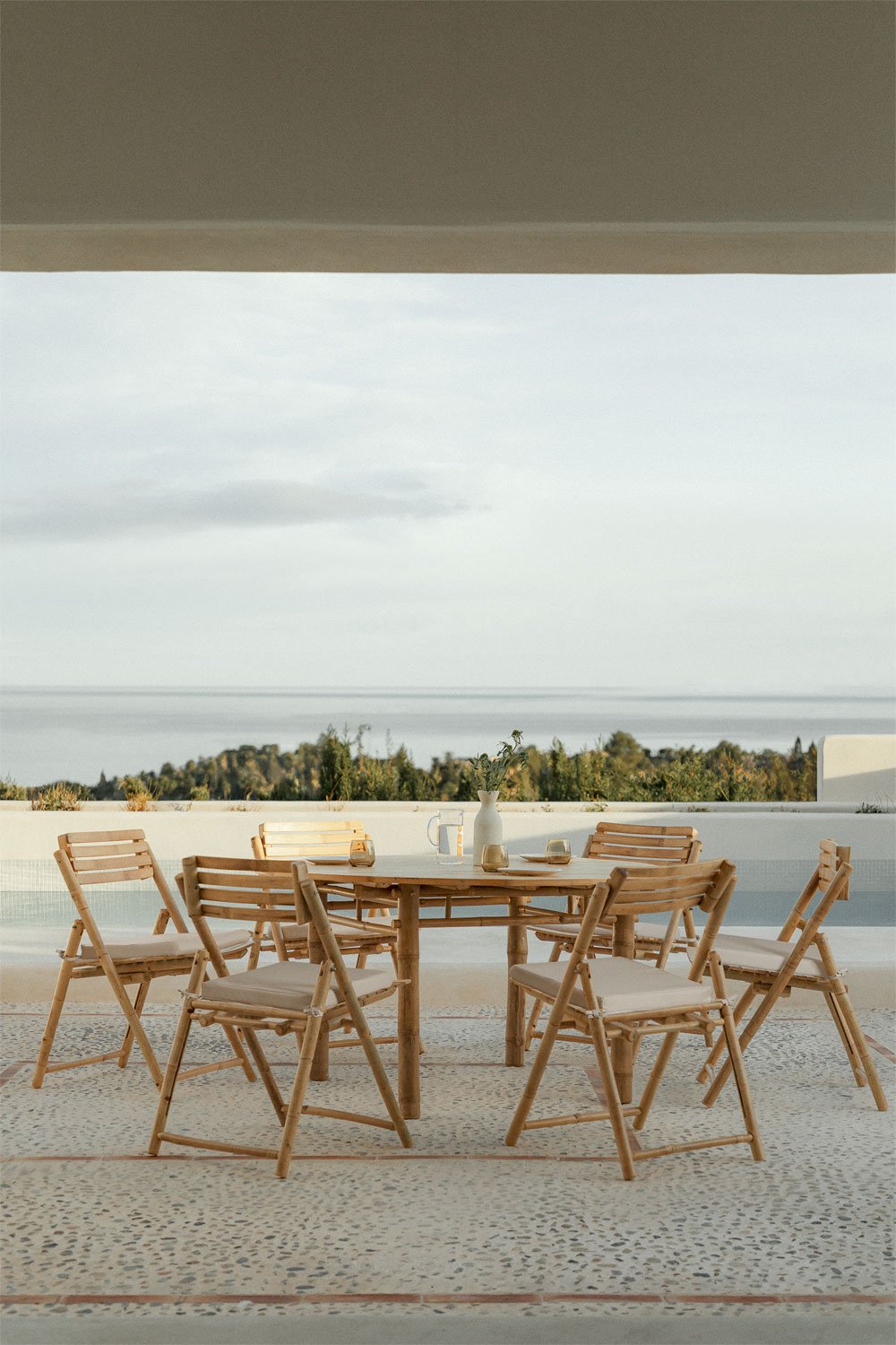 Set runder Tisch Senia (Ø140 cm) und 6 klappbare Gartenstühle aus Bambus Nelida, Galeriebild 1