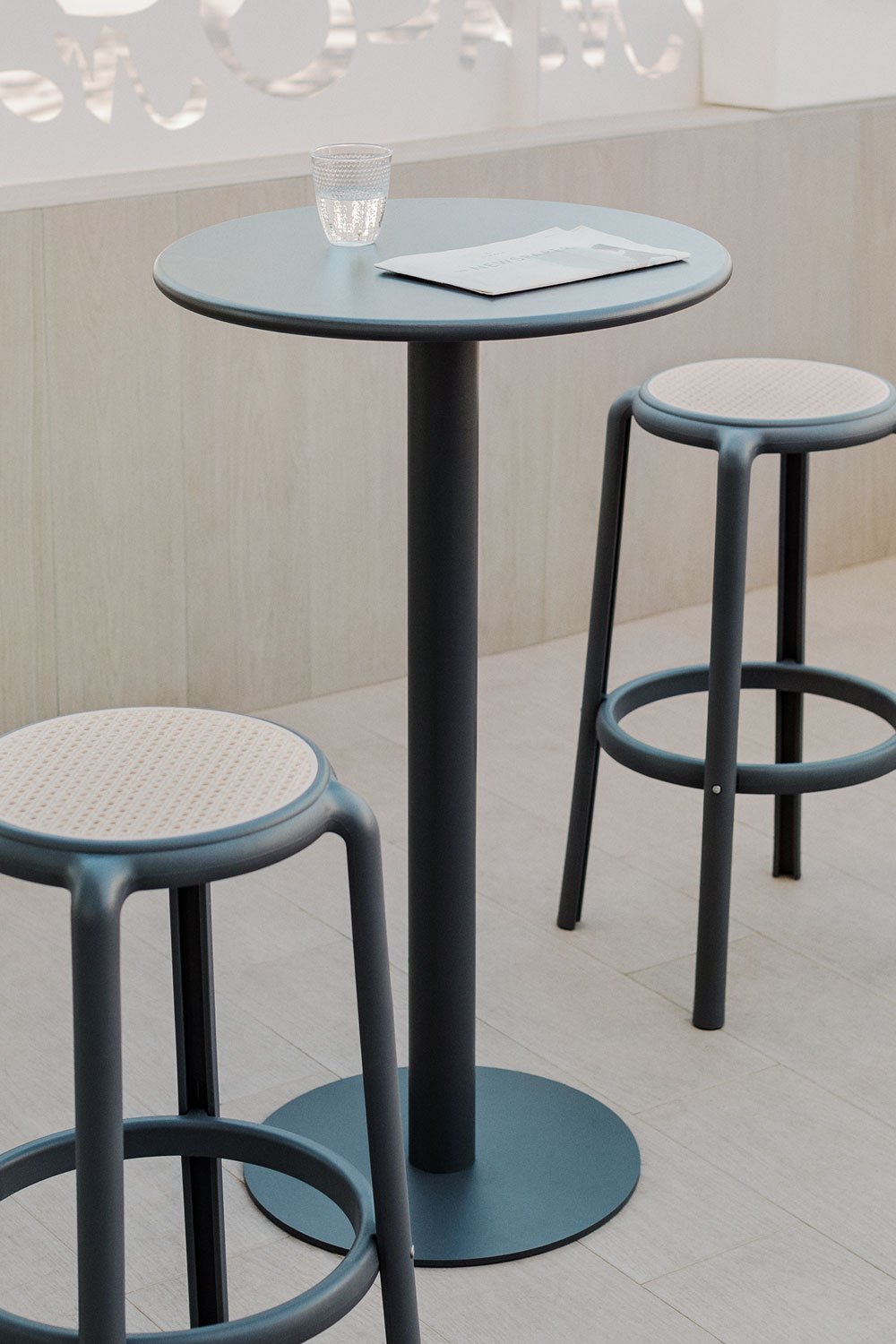 Hoher runder Gartentisch aus Metall (Ø60 cm) Mizzi, Galeriebild 1