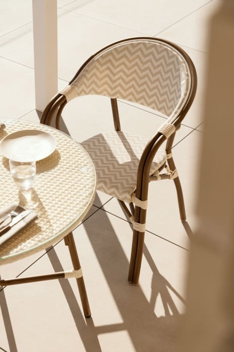 Stapelbarer Gartenstuhl mit Armlehnen aus Aluminium im Brielle Bistro-Design
