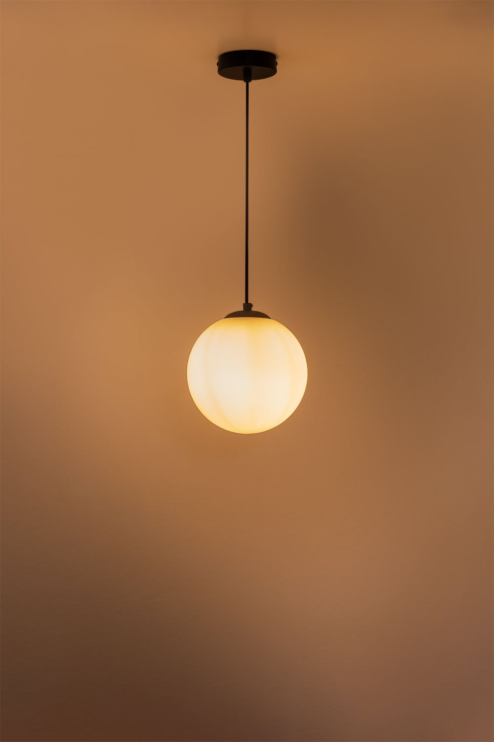 Hängende Deckenlampe aus Eisen mit Glaskugel Uvol, Galeriebild 3