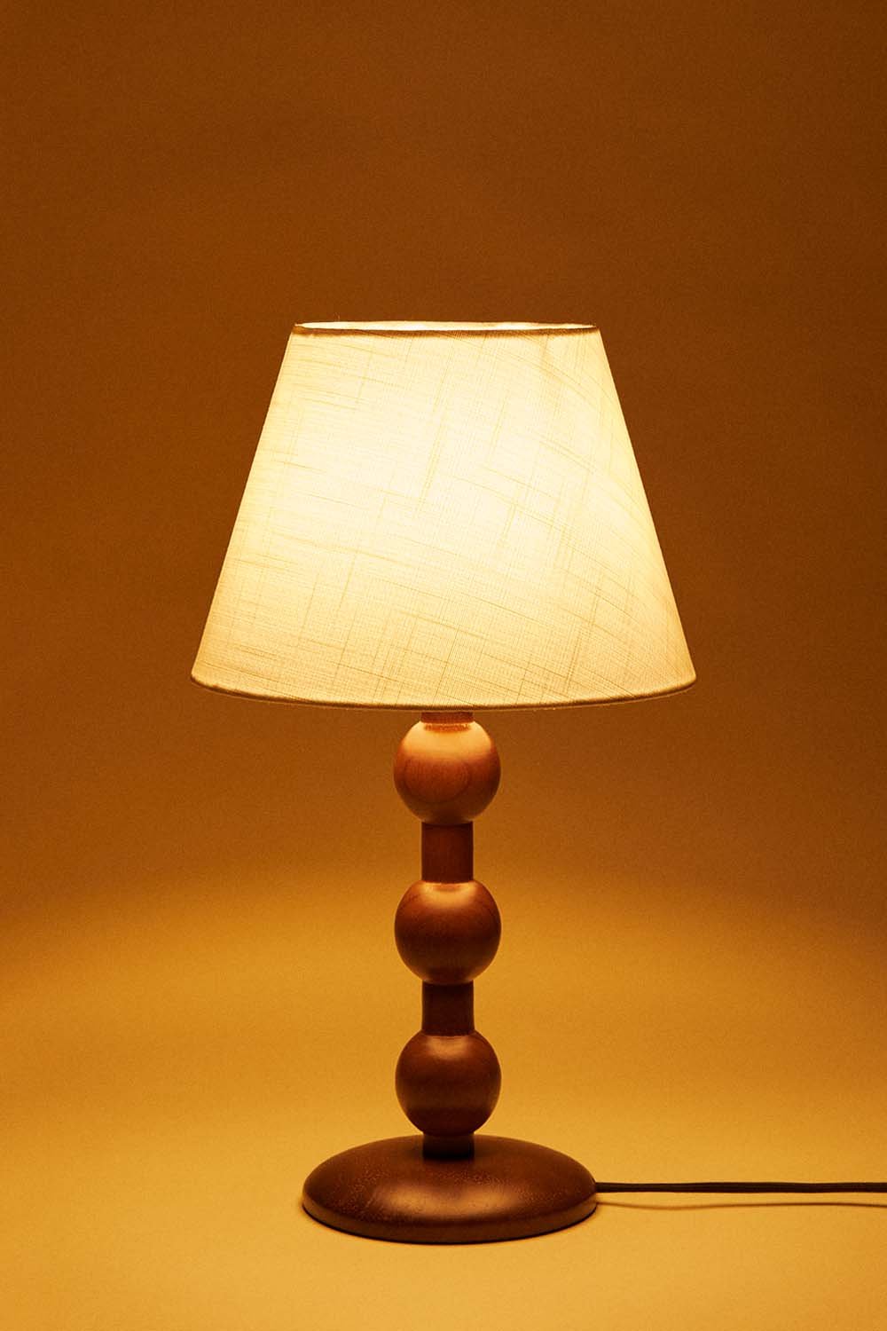 Dorela Gummiholz-Tischlampe, Galeriebild 3