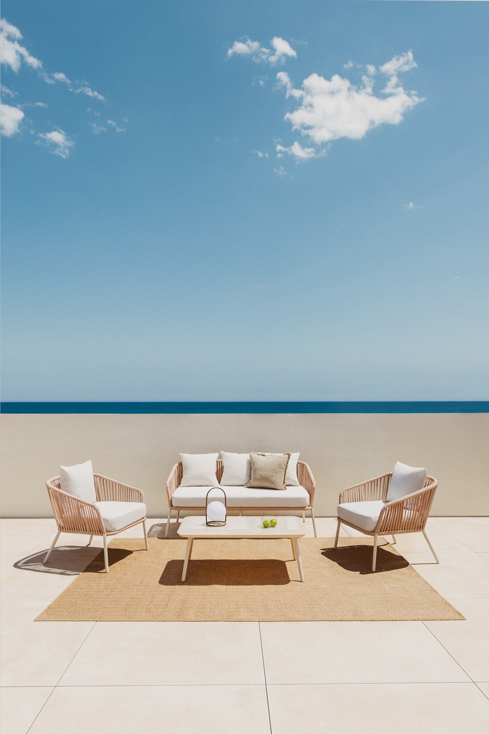 Gartenset mit 2-Sitzer-Sofa, 2 Sesseln und Couchtischen aus Aluminium und geflochtenem Seil Arhiza     , Galeriebild 1