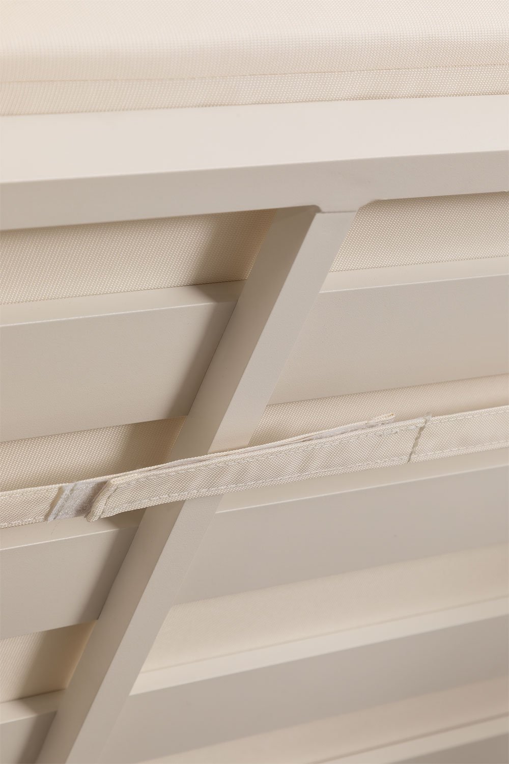 Liegendes balinesisches Bett aus Aluminium und Nasau-Stoff, Galeriebild 11