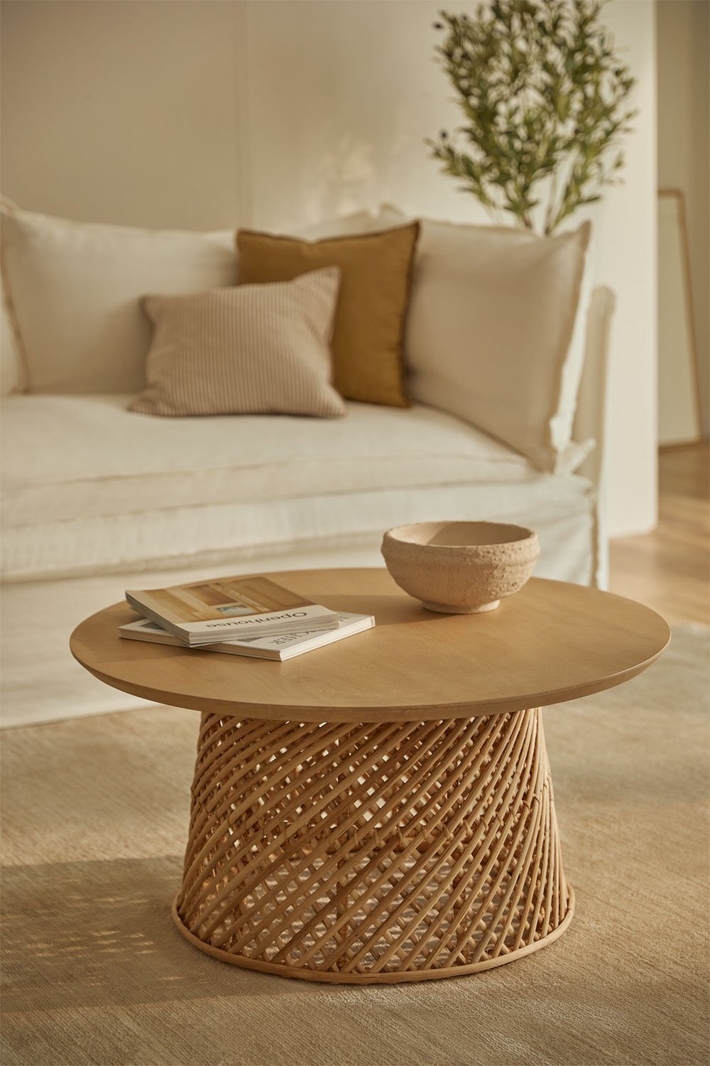 Runder Couchtisch aus Mangoholz und Rattan (Ø80 cm) Suzane, Galeriebild 1