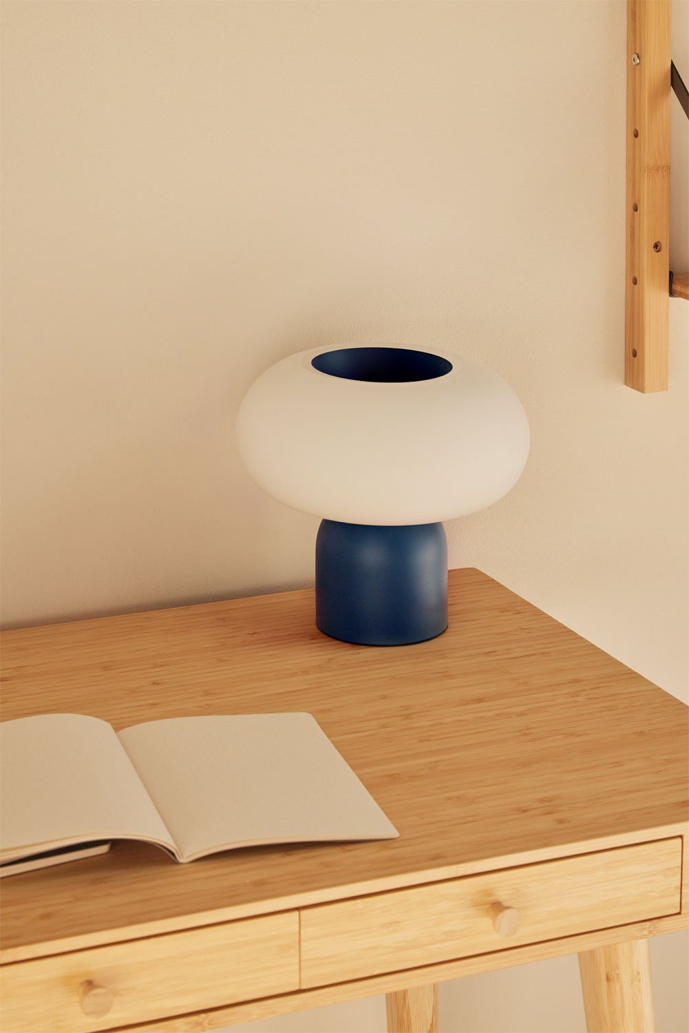 Deruent LED-Tischlampe aus Glas und Stahl, Galeriebild 3