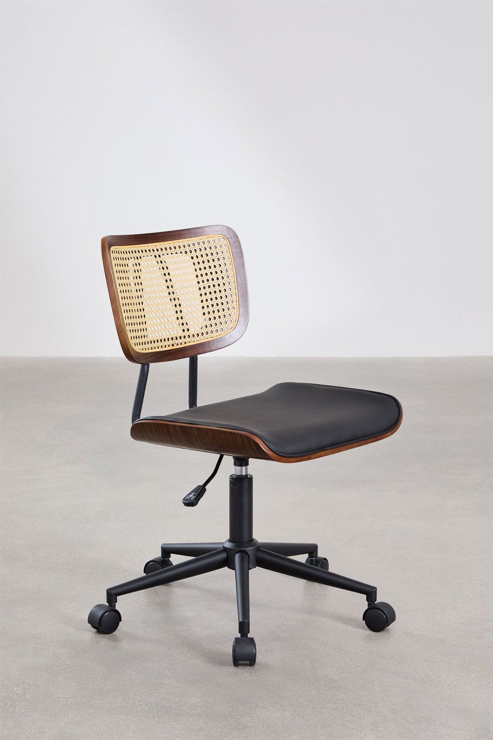 Schreibtischstuhl auf Rollen aus Holz, Rattan und Kunstleder Raysa, Galeriebild 6