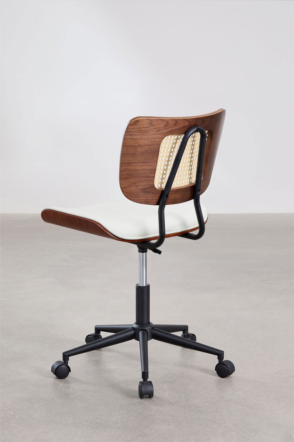 Schreibtischstuhl auf Rollen aus Holz, Rattan und Kunstleder Raysa, Galeriebild 5