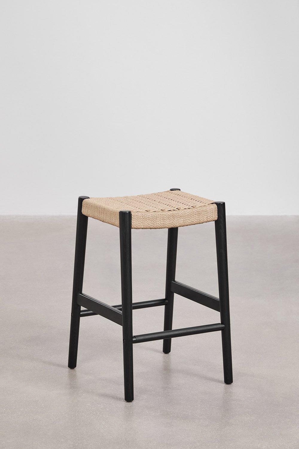 Hoher Hocker aus Eichenholz und geflochtener Schnur (66 cm) Mara, Galeriebild 2