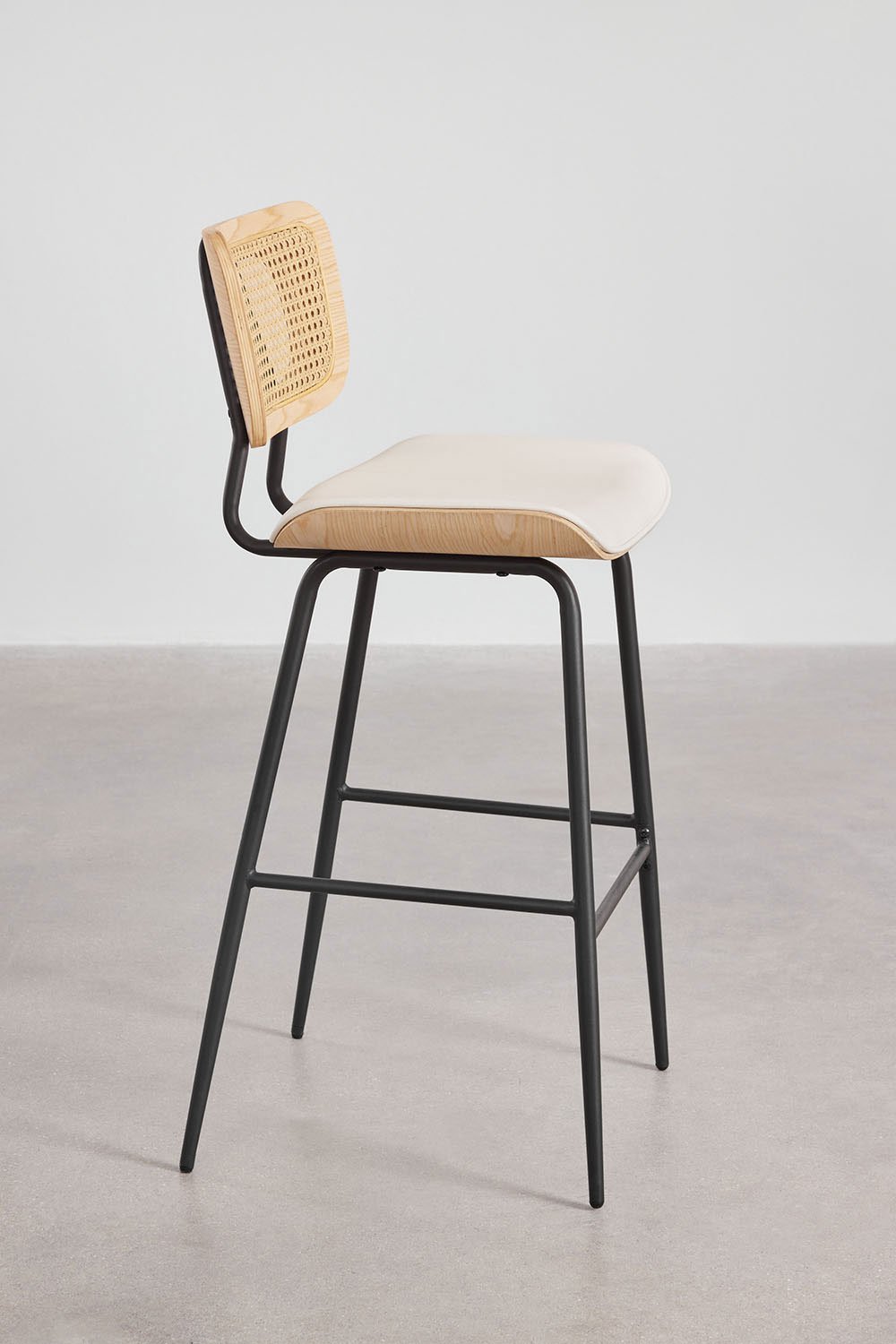 4er-Pack Barhocker 75 cm aus Holz mit Holzfinish Natur Rattan und gebrochen weißem Kunstleder Raysa, Galeriebild 3