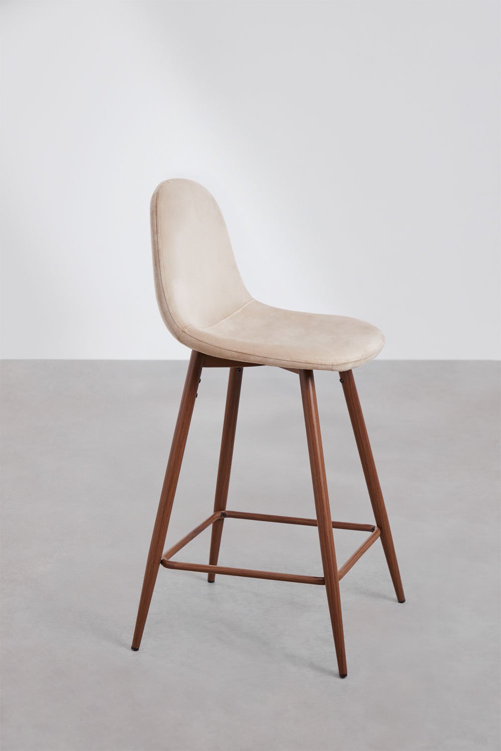 2er-Pack Hohe Hocker 65 cm aus weizenbraunem Samt und Beinen mit dunklem Holzfinish Glamm, Galeriebild 2