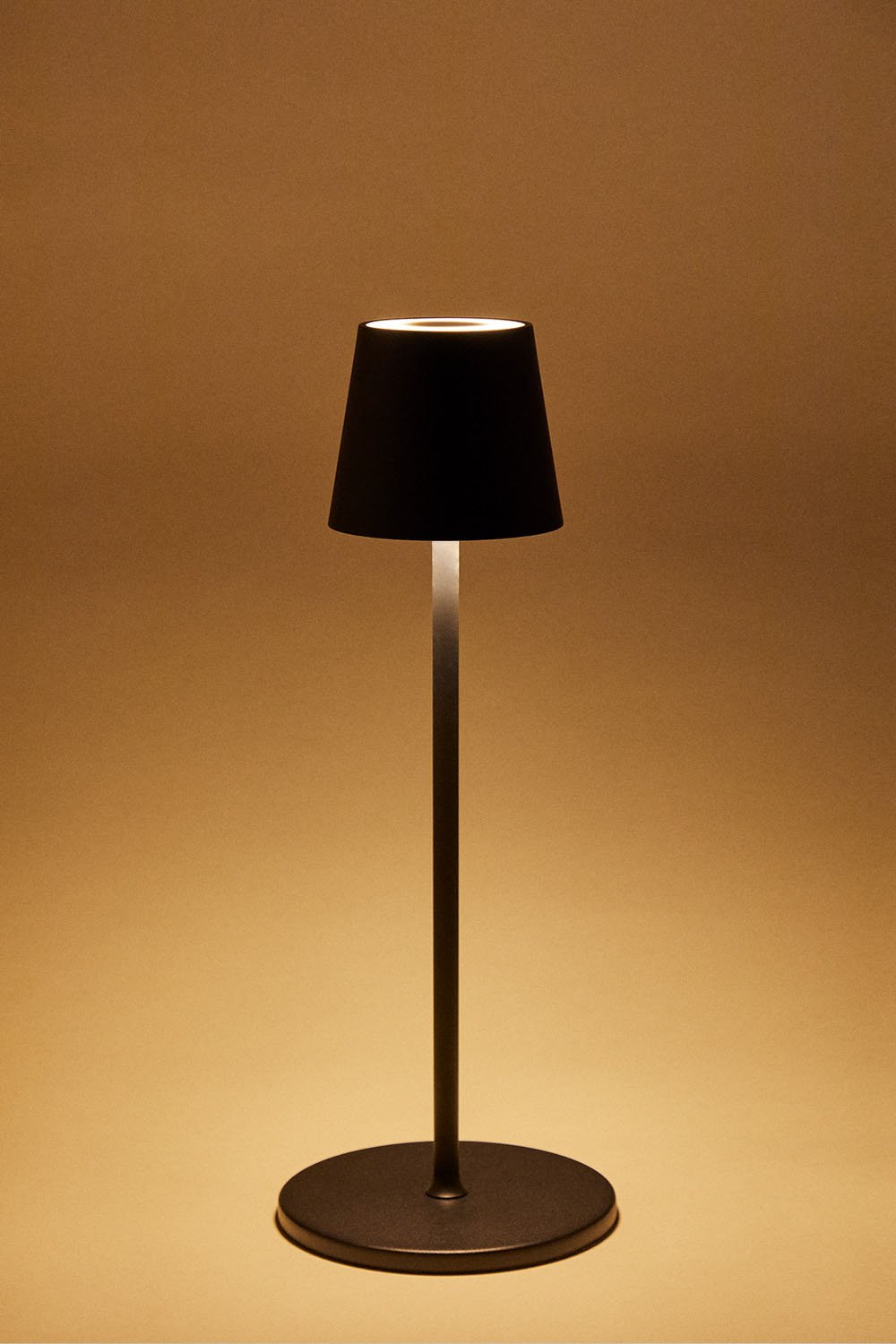 Kabellose LED-Tischlampe für den Außenbereich Isona, Galeriebild 2